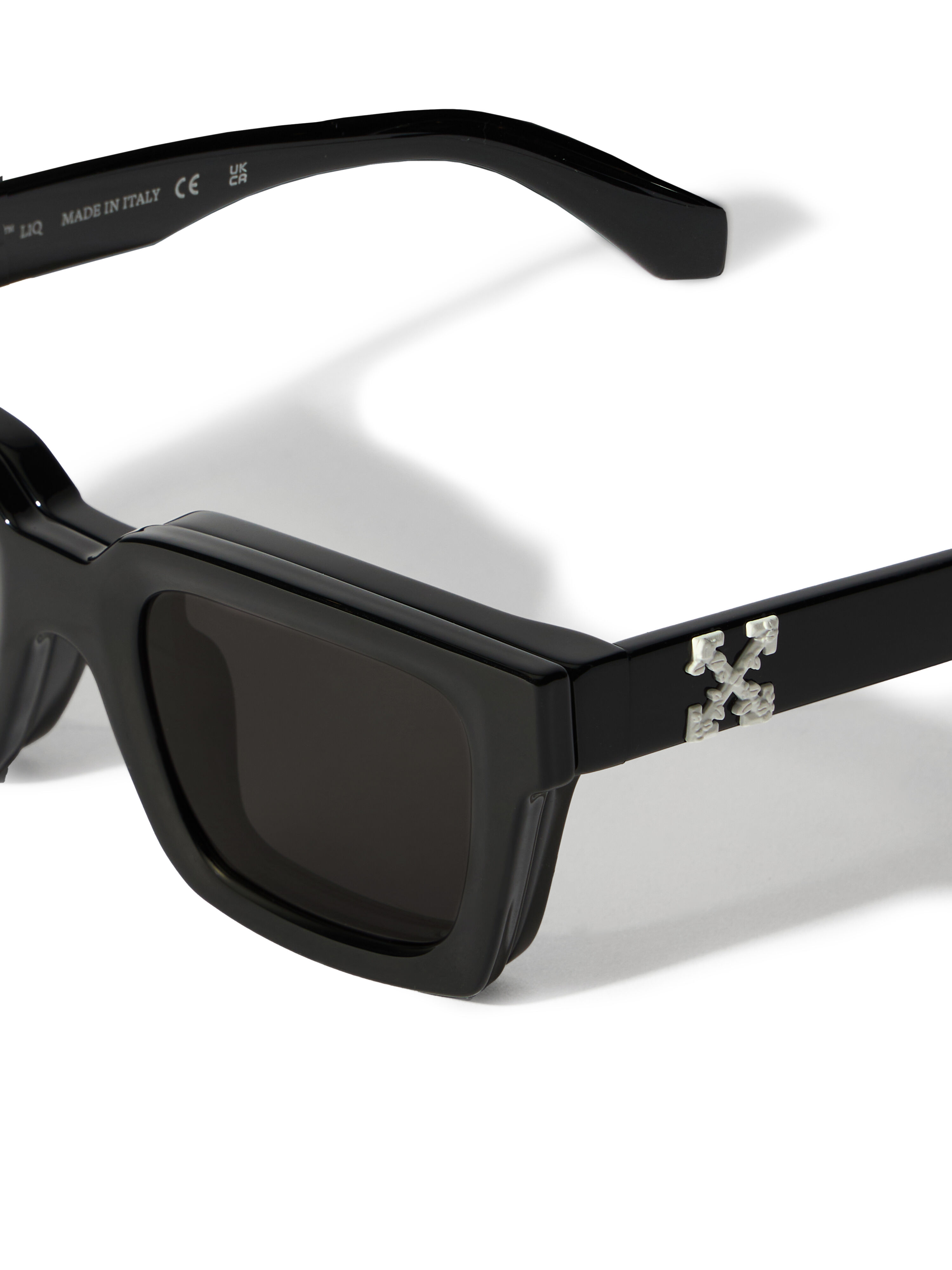 Clip On Dark Grey Lens Sunglasses in Shiny Black | Off-White™