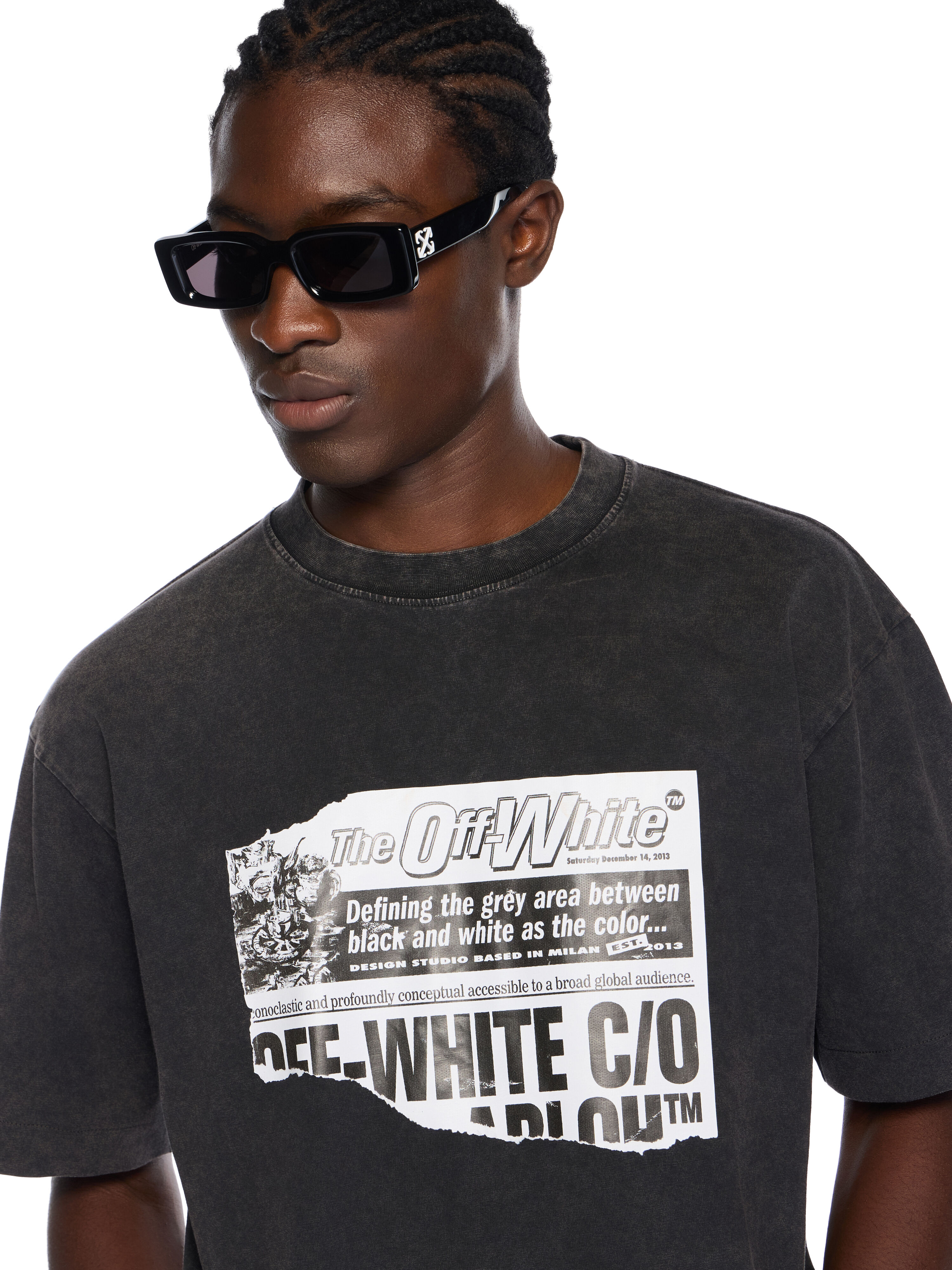 News Outl Arrow Skate Logo T-Shirt in VINTAGE BLACK - WHITE for