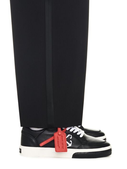 New Low Vulcanized Leather OFF WHITE New Low Vulcanized Leather BLACK OMIA293C99LEA001