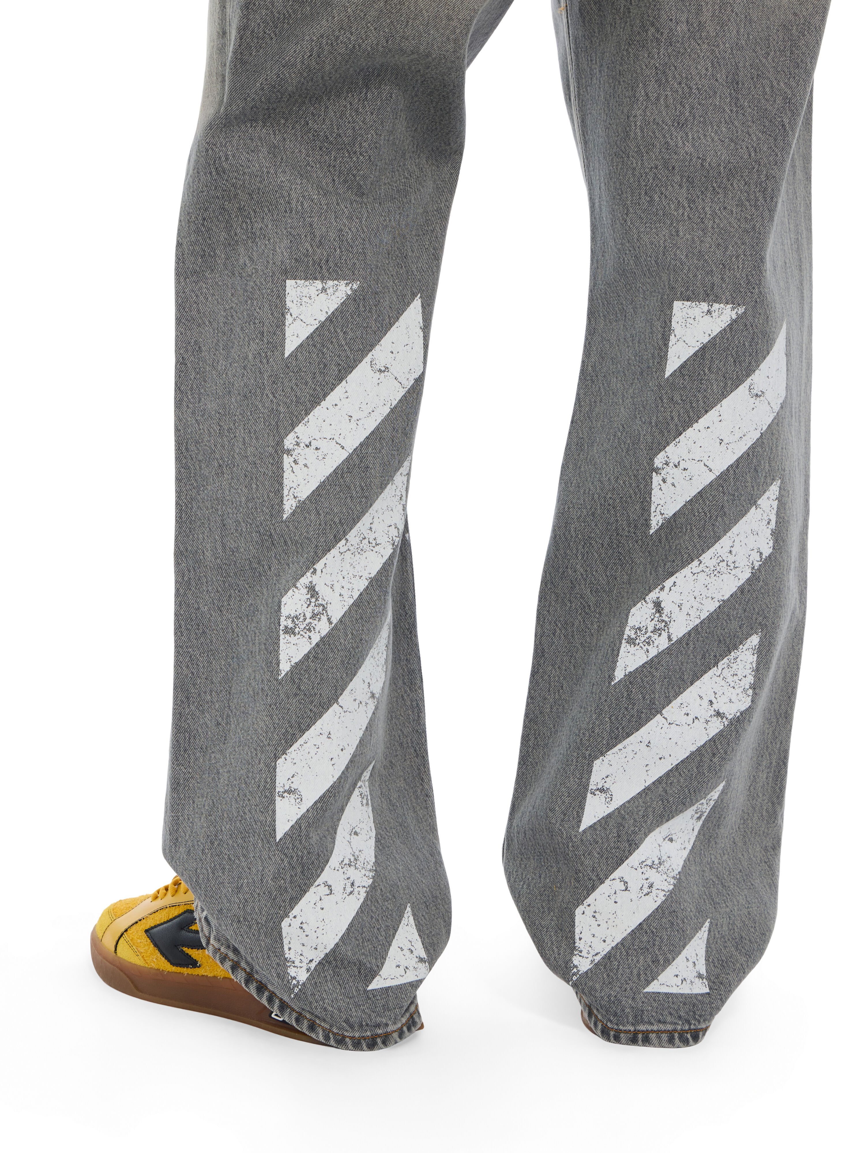 Half Arrow Slim Relaxed Jeans OFF WHITE Half Arrow Slim Relaxed Jeans SUN FADED GREY 44MYA18JF26D003