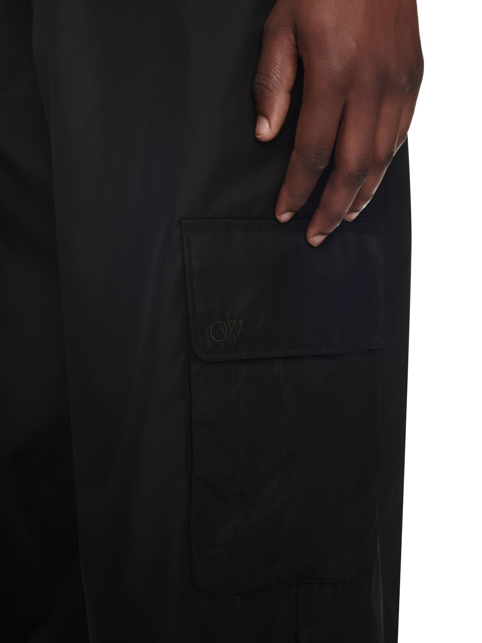 OFF WHITE OW EMB NYL CARGO PANT BLACK OMCF037F23FAB005