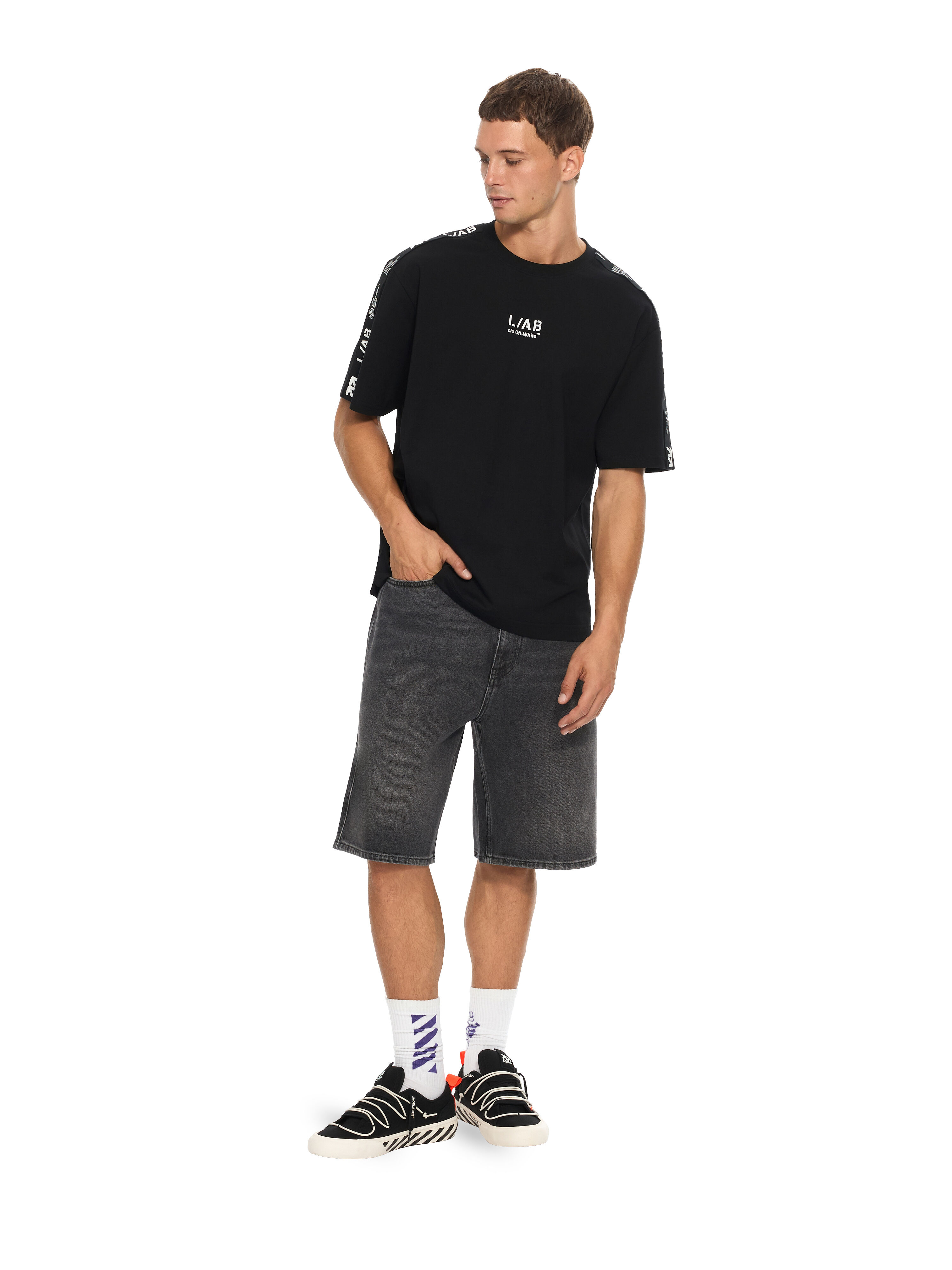 L/AB Logo Tape T-Shirt LAB L/AB Logo Tape T-Shirt BLACK 44LABF26T052