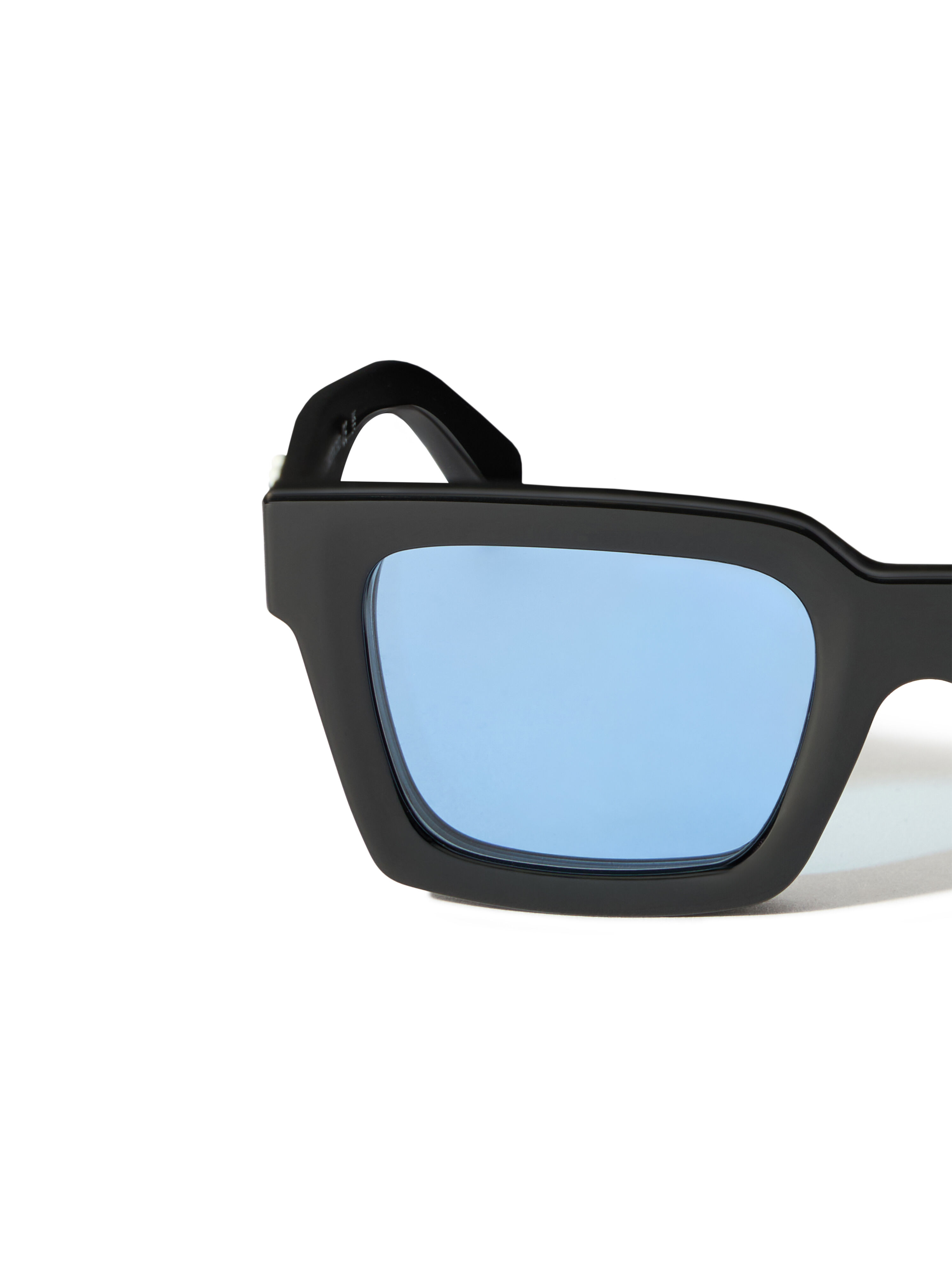 OFF WHITE Clip On Light Blue Lens Sunglasses Shiny Black OW9000104550