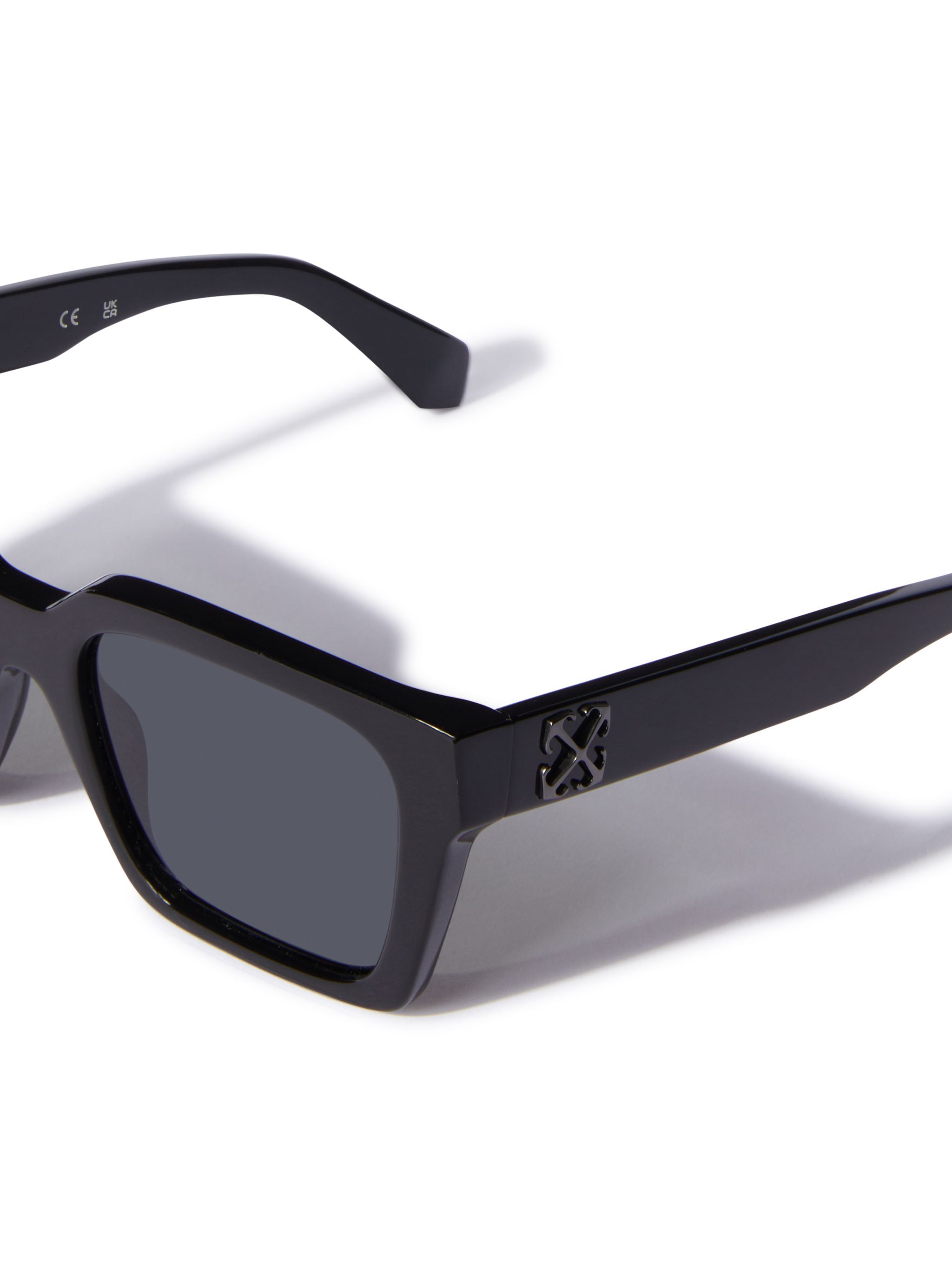 OFF WHITE SCHWARZ/DUNKELGRAUE BRANSON SONNENBRILLE SCHWARZ OERI111C99PLA001