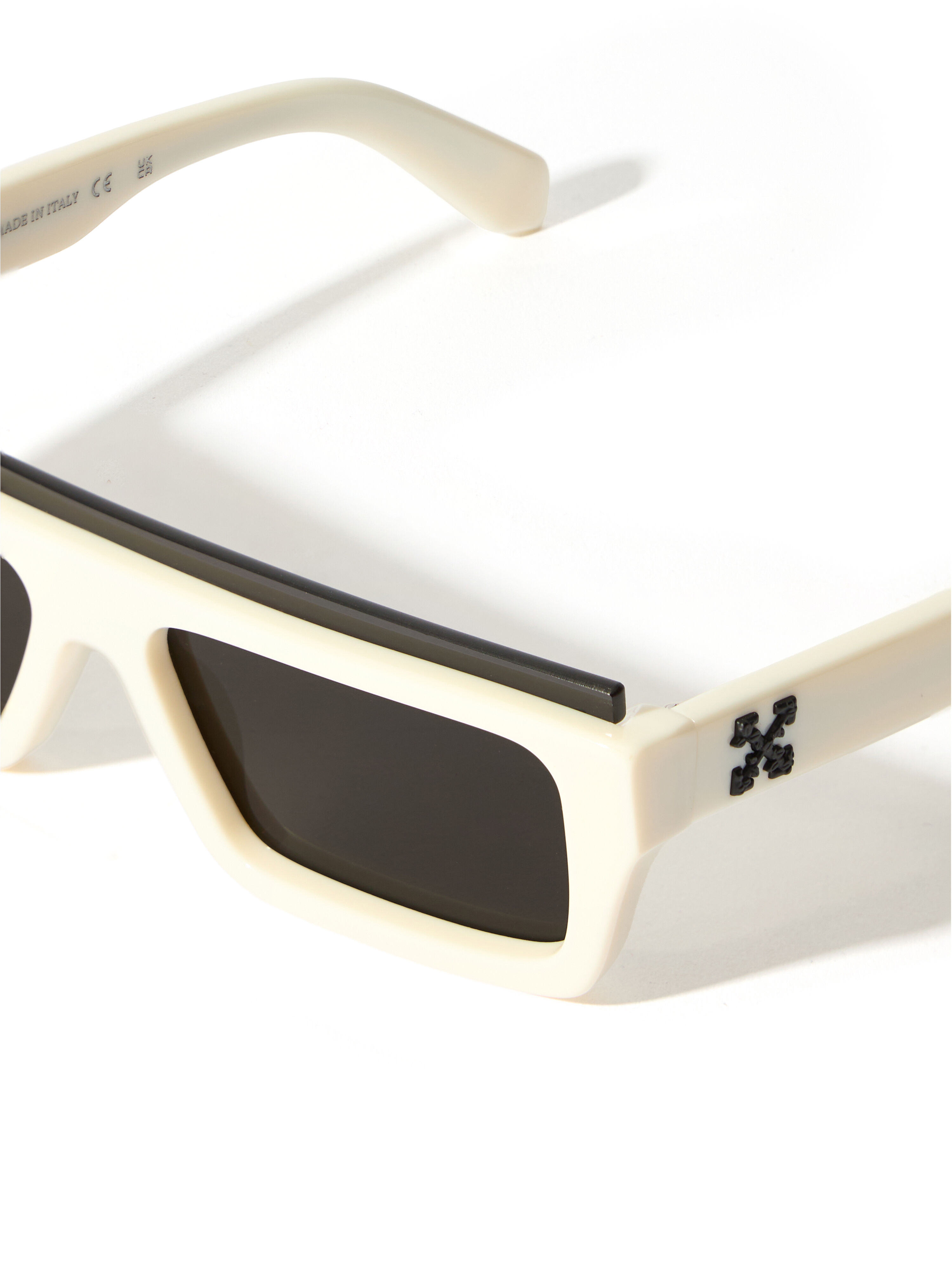 OFF WHITE Elizabeth S Dark Grey Lens Sunglasses Shiny Black OW10480107137