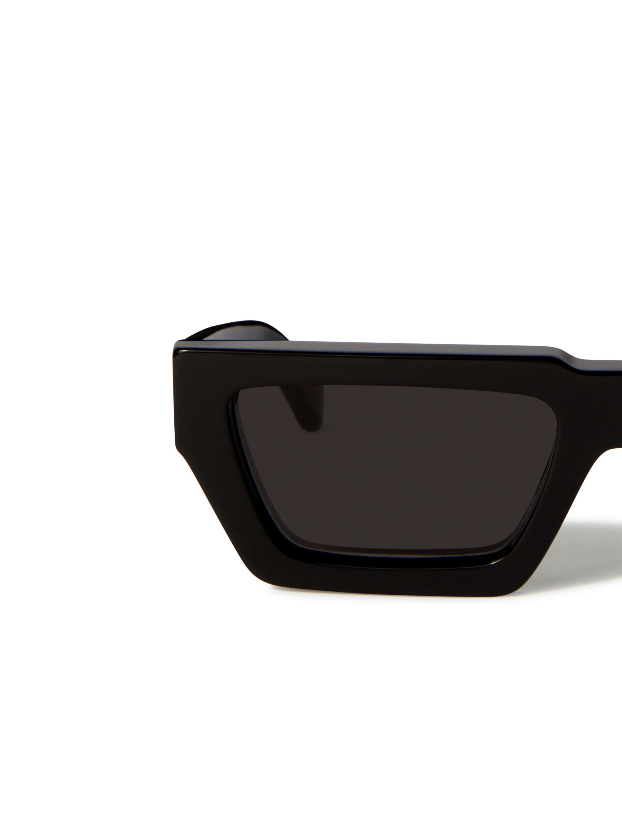 OFF WHITE Manchester Sunglasses BLACK OERI129C99PLA001