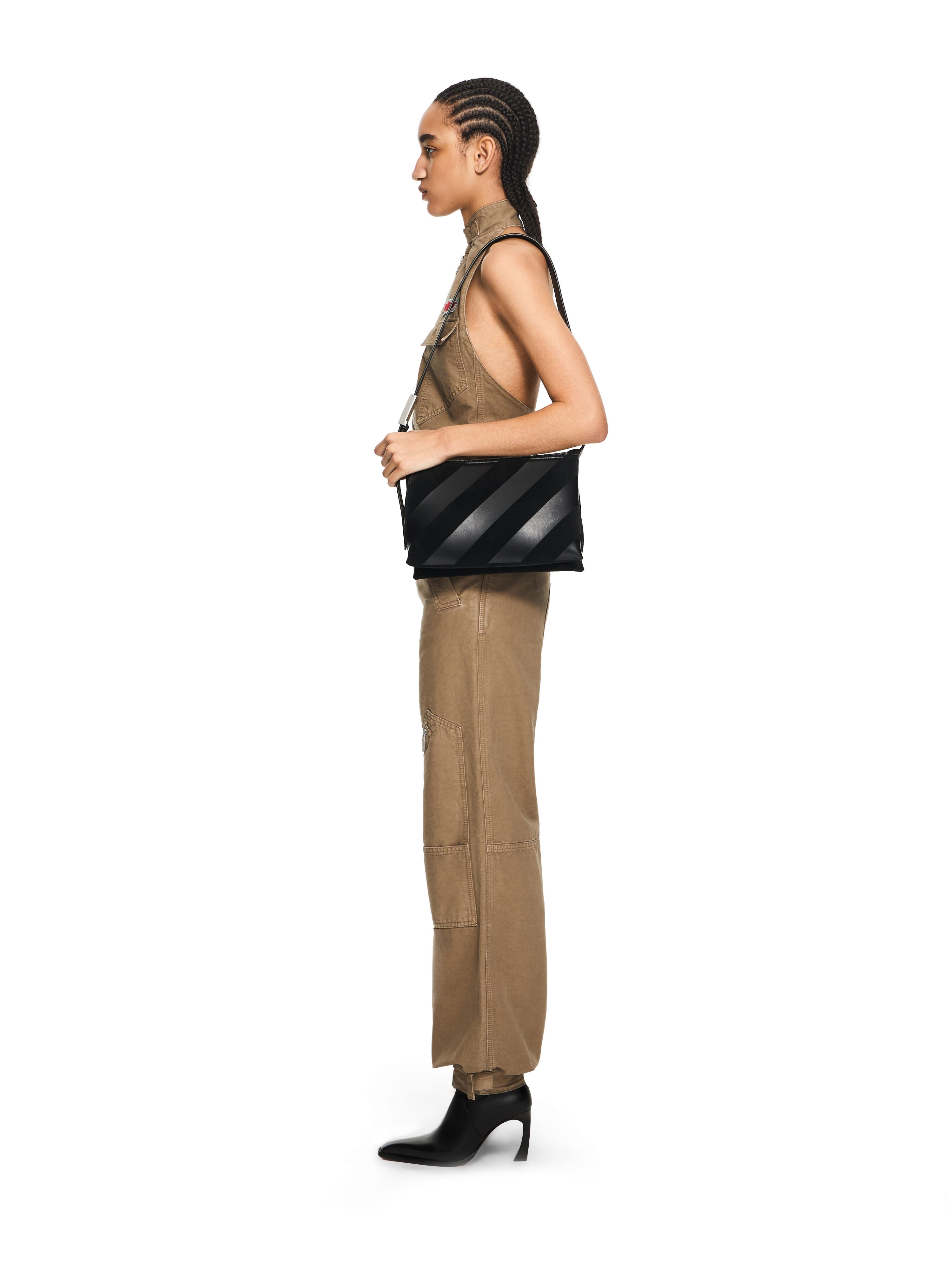 OFF WHITE Sandbag 404 Diagonal Bag BLACK OWNN18NS26LEA001