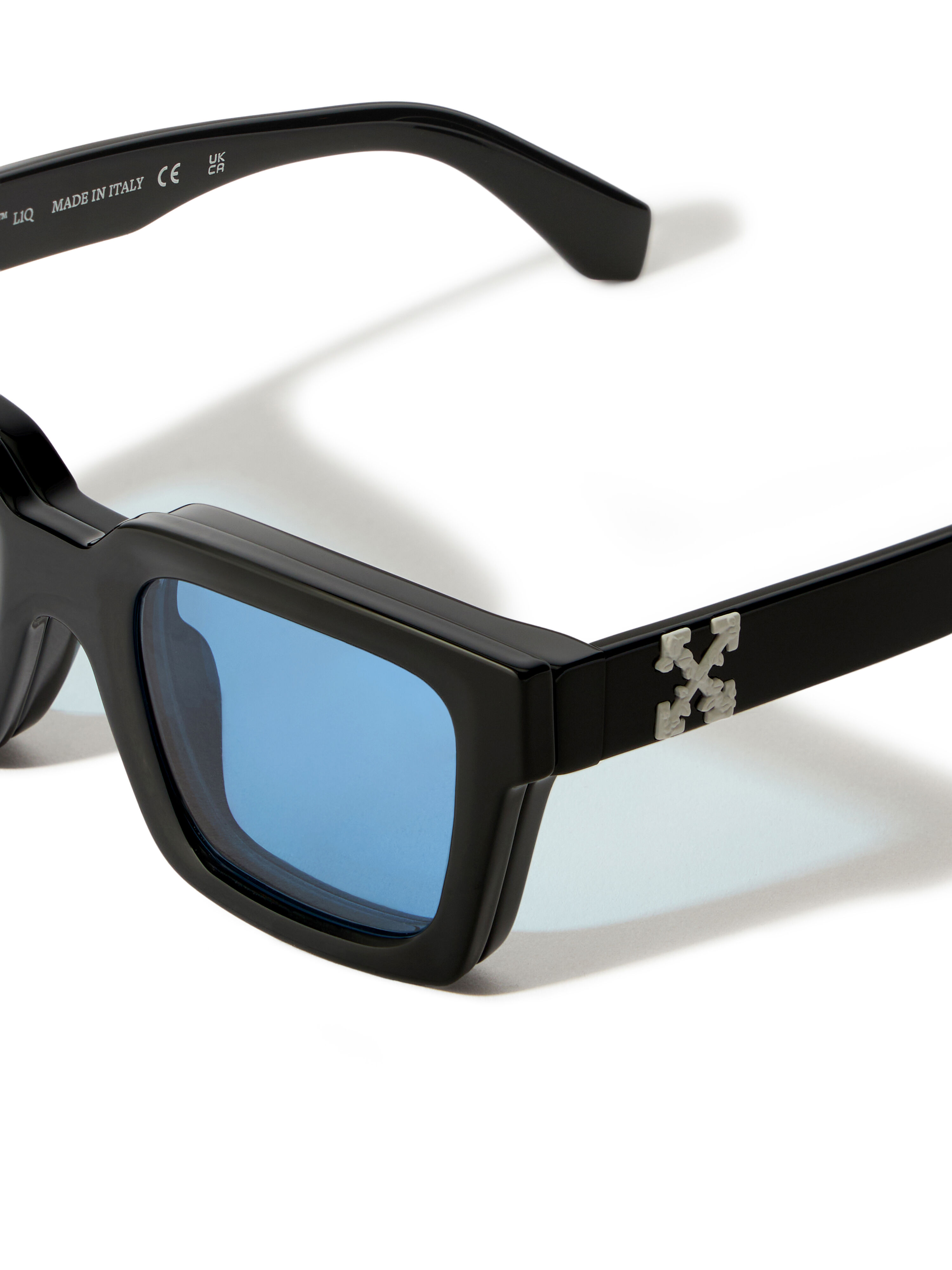 OFF WHITE Clip On Light Blue Lens Sunglasses Shiny Black OW9000104550