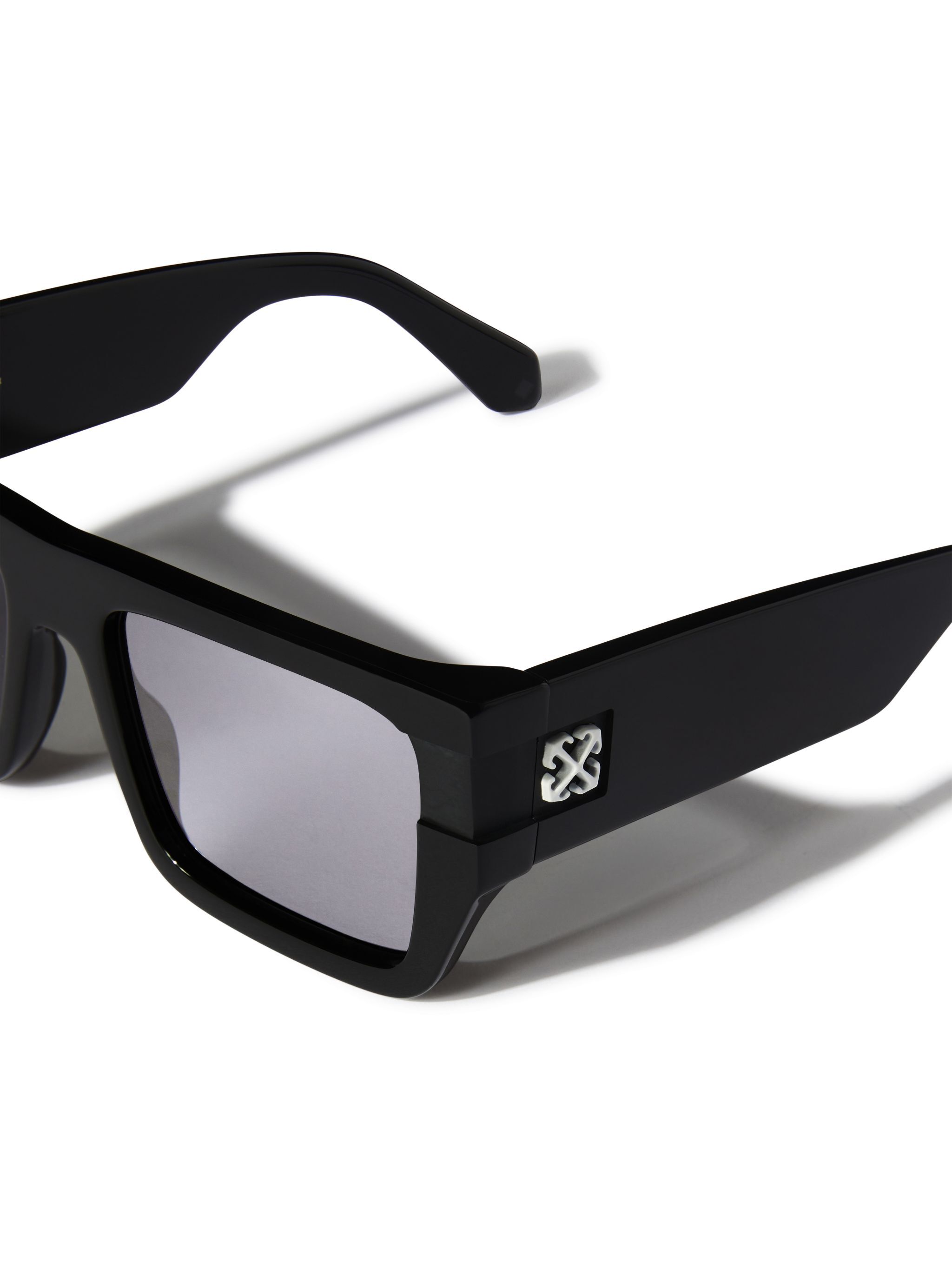 OFF WHITE Chester Sunglasses BLACK OERI149S25PLA001