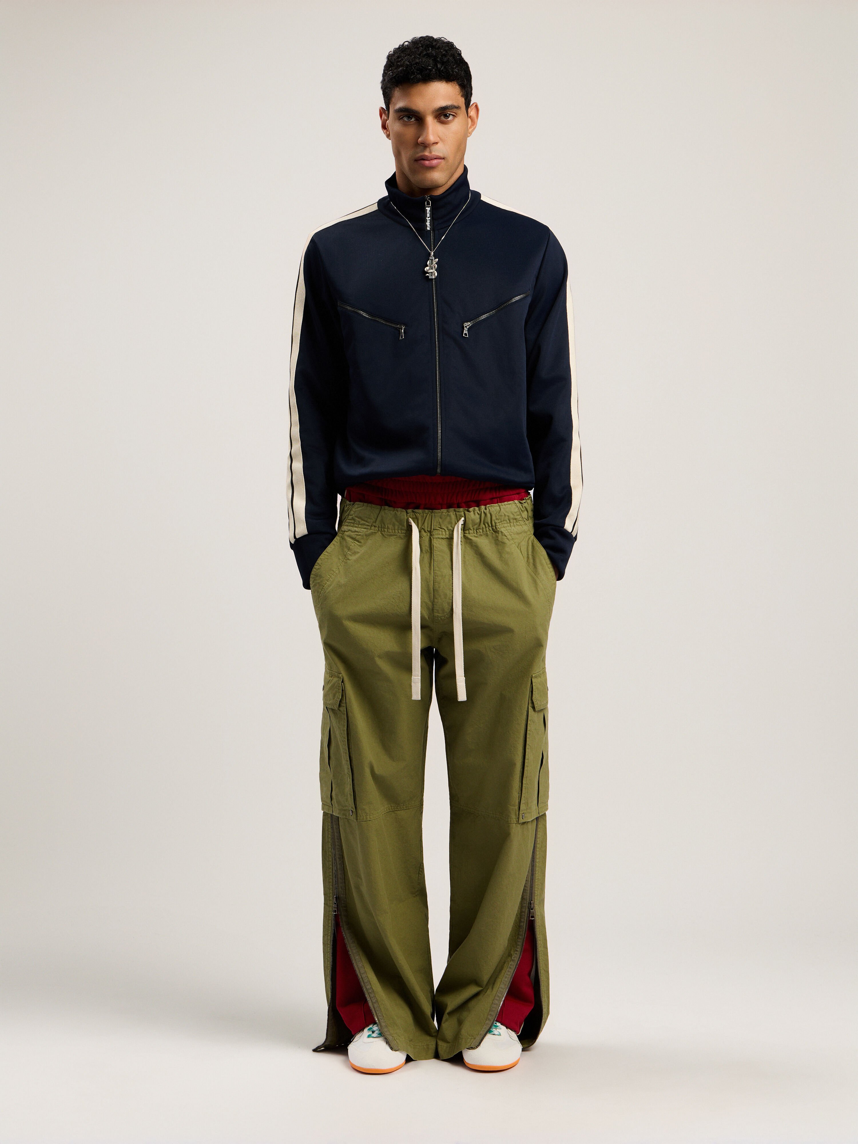 PALM ANGELS Curved Logo Cargo Pants ARMY GREEN - DARK GREEN PMCF037F25FAB001