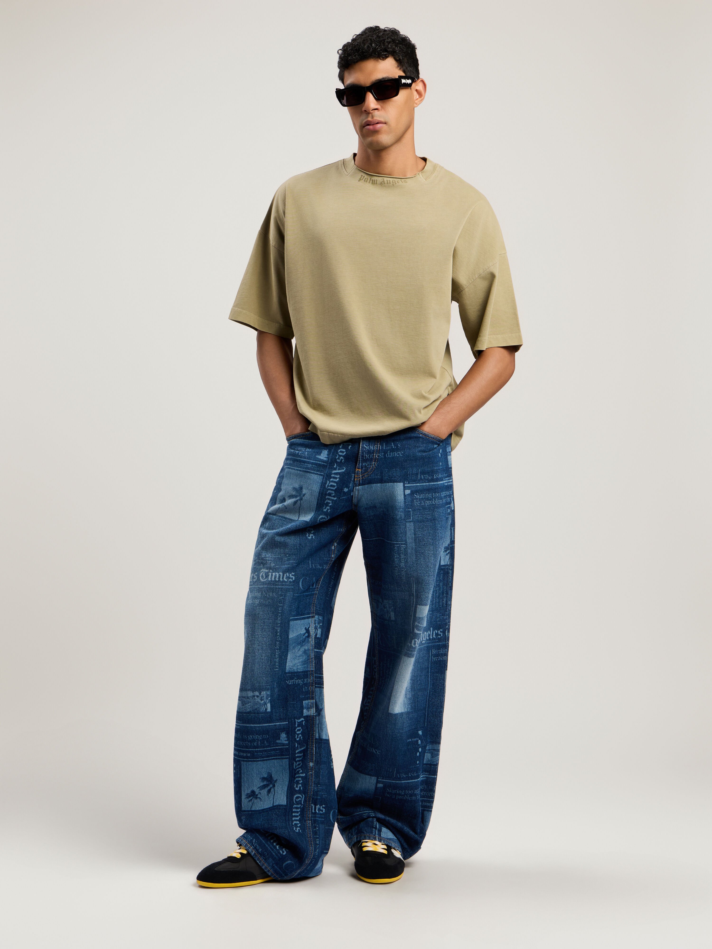 Curved Logo Loose Collar T-Shirt PALM ANGELS Curved Logo Loose Collar T-Shirt ARMY GREEN - DARK GREEN PMAA10HF25JER001