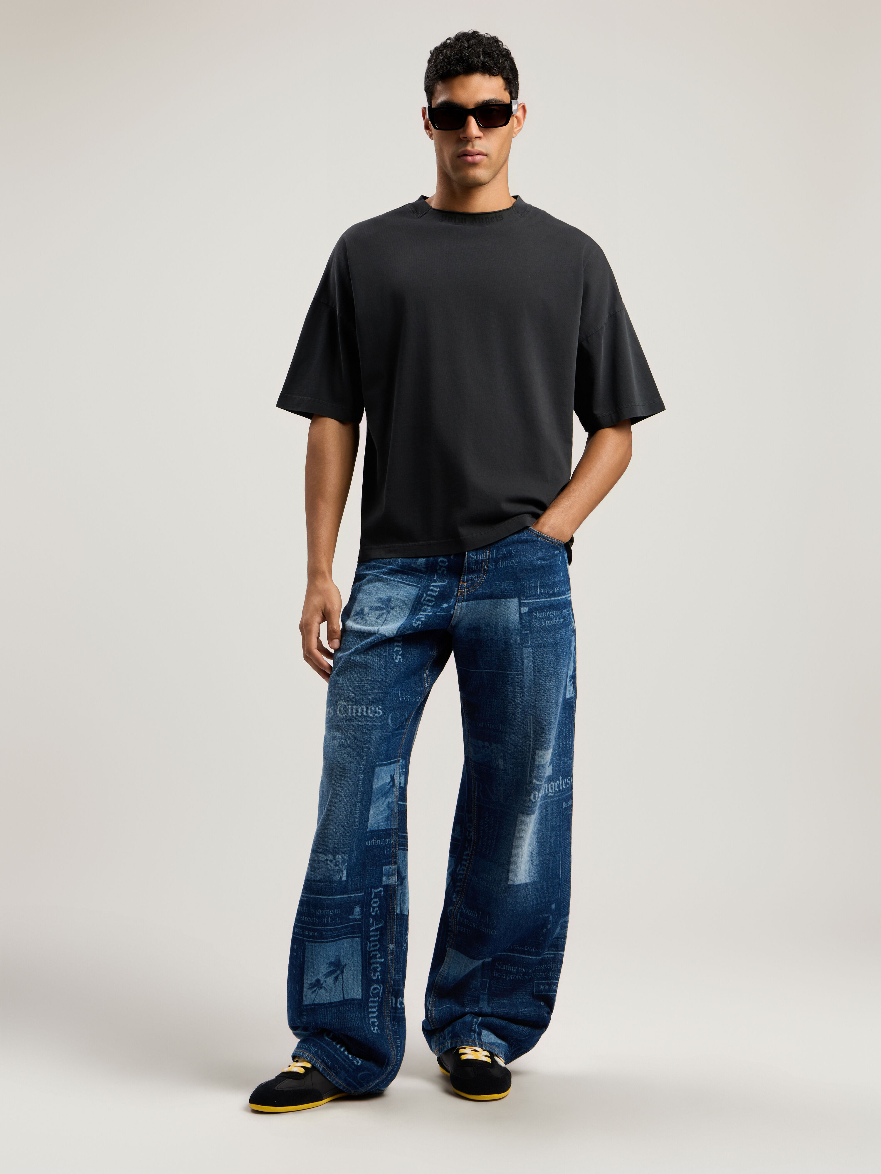 PALM ANGELS Curved Logo Loose Collar T-Shirt VINTAGE BLACK - BLACK PMAA10HF25JER001