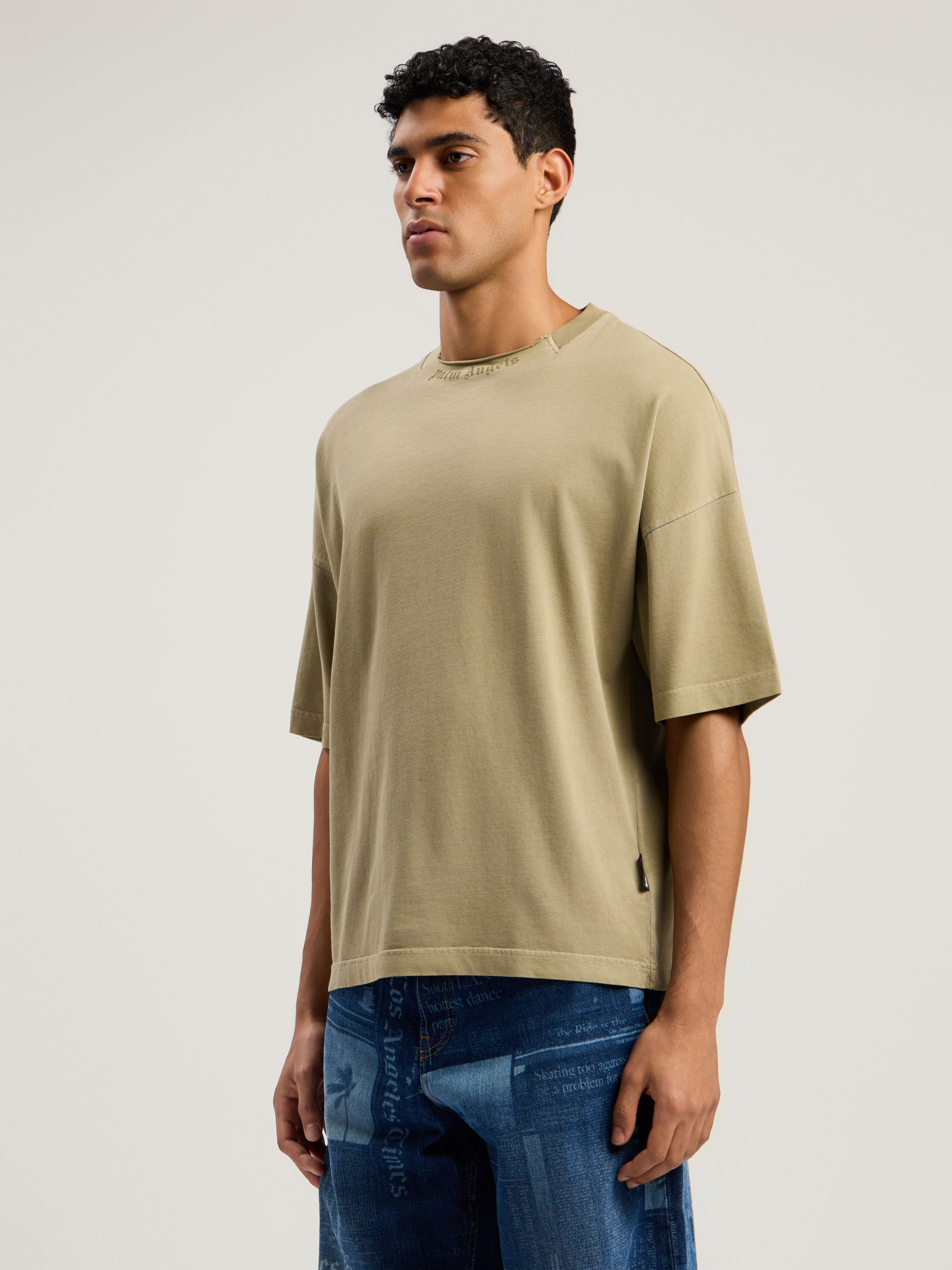 Curved Logo Loose Collar T-Shirt PALM ANGELS Curved Logo Loose Collar T-Shirt ARMY GREEN - DARK GREEN PMAA10HF25JER001