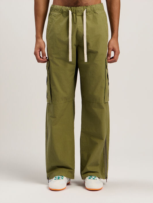 PALM ANGELS Curved Logo Cargo Pants ARMY GREEN - DARK GREEN PMCF037F25FAB001