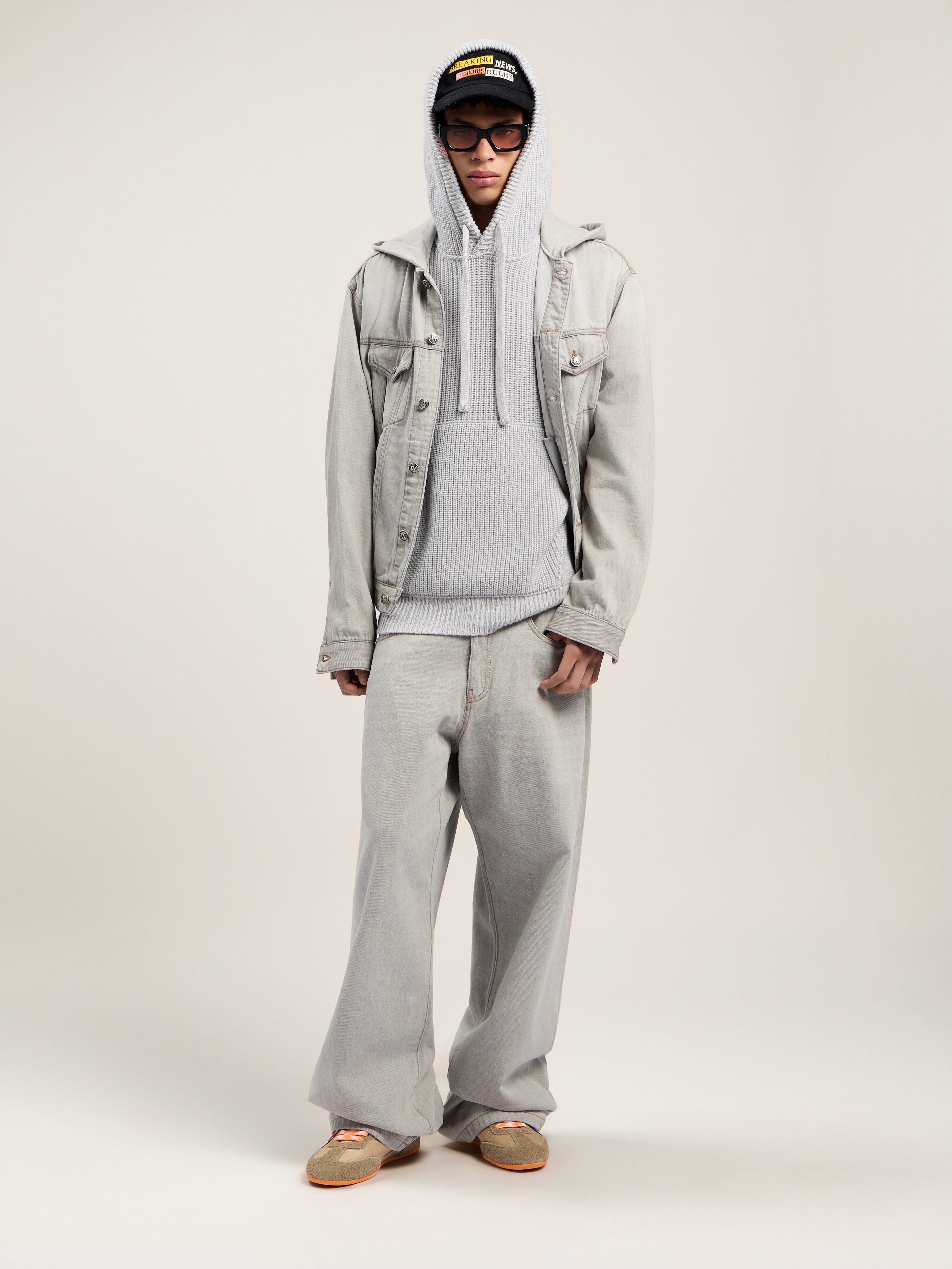 PALM ANGELS Curved Logo Loose Denim Pants LIGHT GREY - LIGHT GREY PMYA049F25DEN001