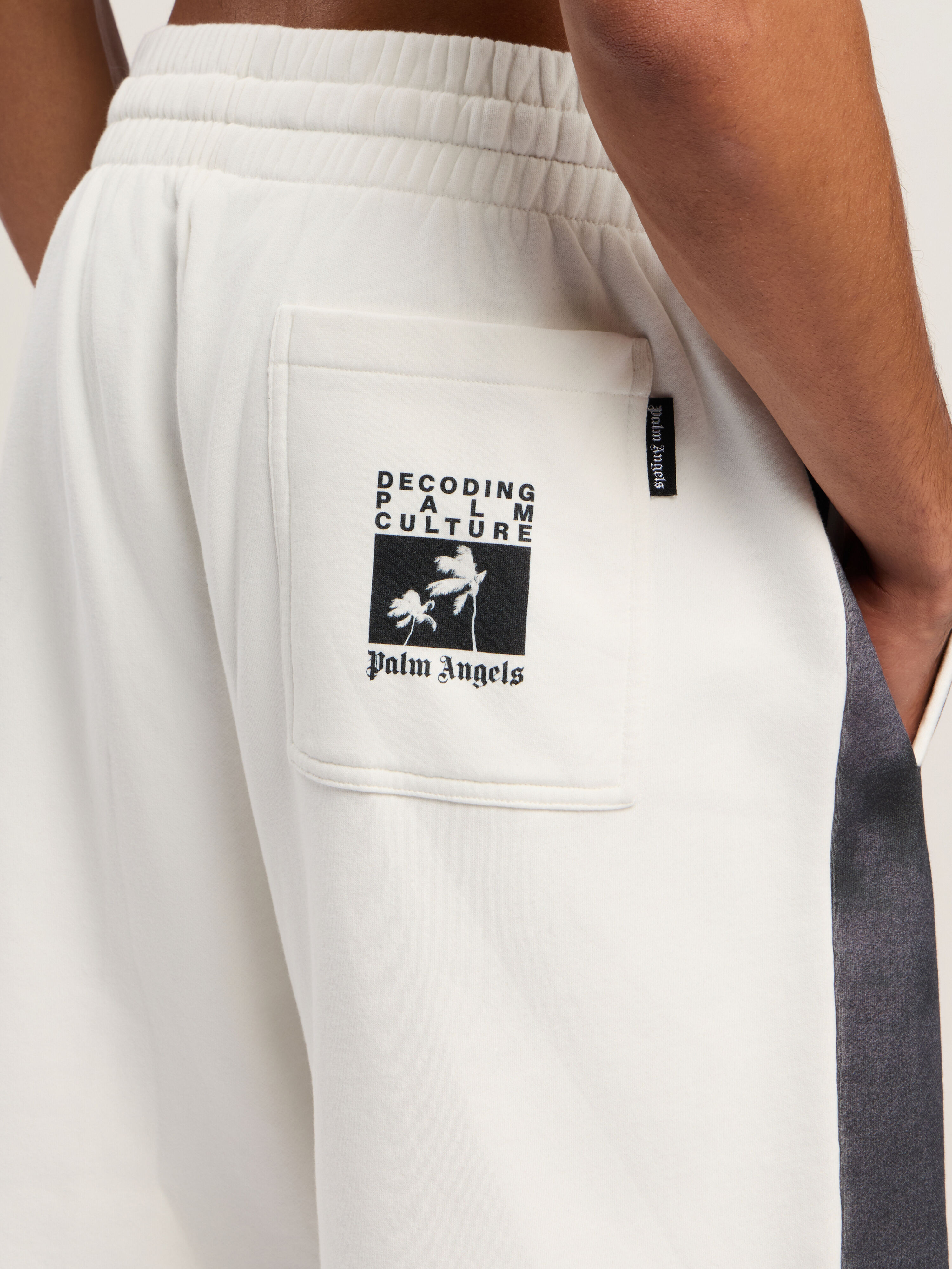 Decoding Palm Culture Sweatshort PALM ANGELS Decoding Palm Culture Sweatshort OFF WHITE - BLACK PMCI019F25FLE002