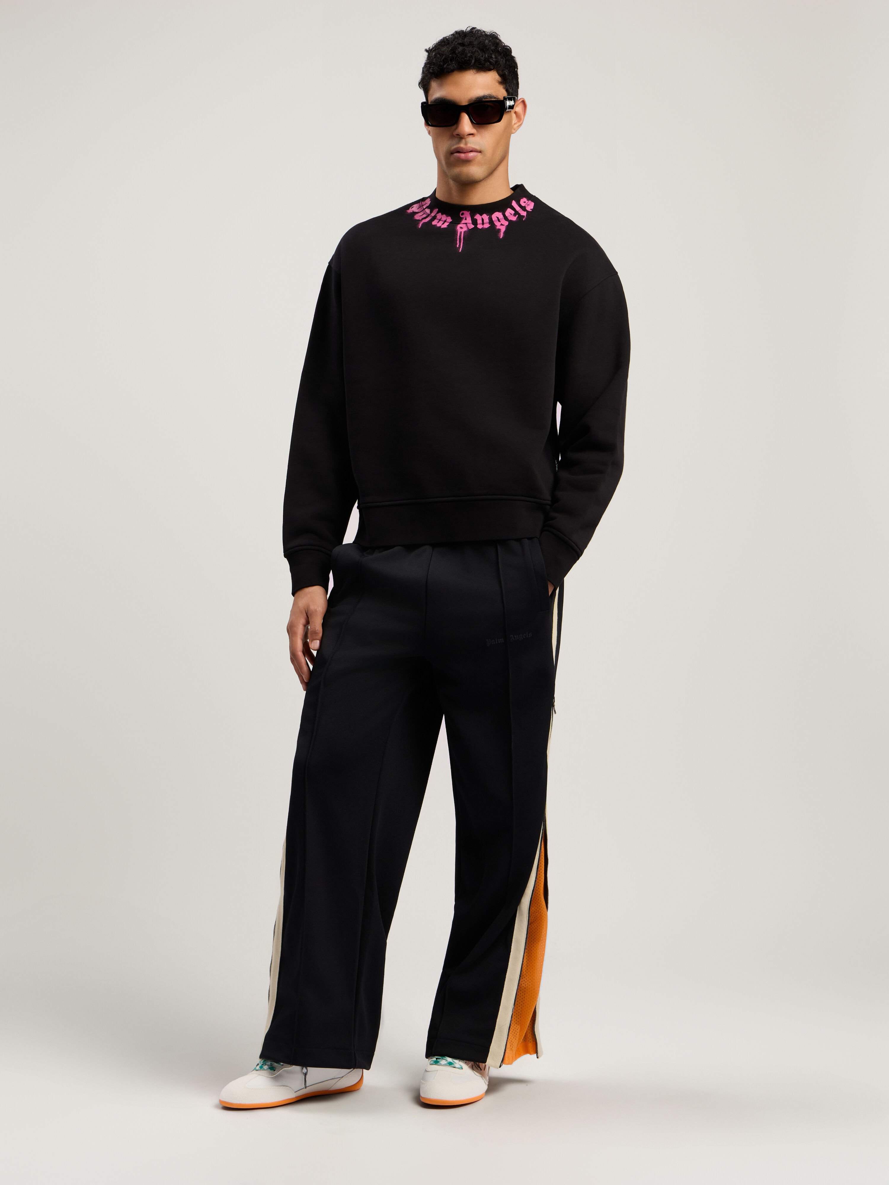 PALM ANGELS Neck Logo Crew Sweatshirt BLACK - FUCHSIA PMBA08HF25FLE005